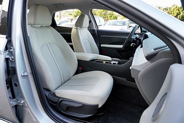 Used 2024 Silver Hyundai SEL image 11