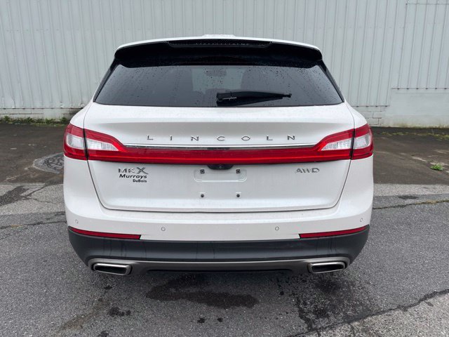 Used 2017 White Platinum Clearcoat Metallic Lincoln Reserve image 6