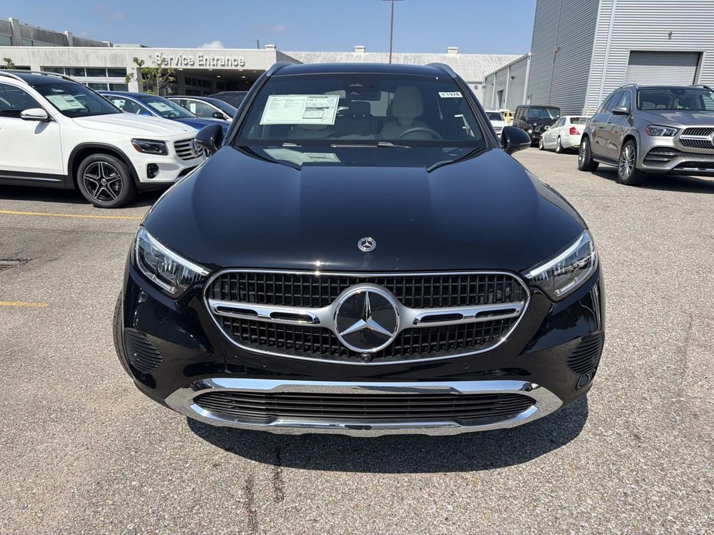 New 2027 Black Mercedes-Benz GLC 300 image 2