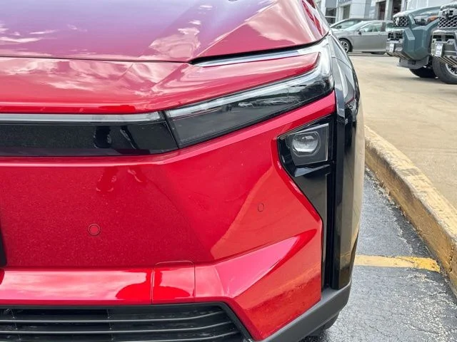 New 2026 Supersonic Red with Midnight Black Metallic roof <sup>1</sup> Toyota  Limited image 3
