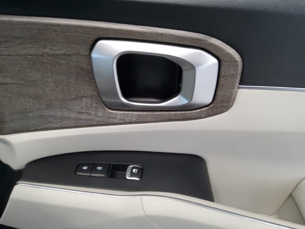 Used 2022 Green Kia S image 15