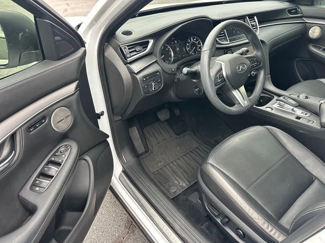 Used 2025 White INFINITI ESSENTIAL image 9