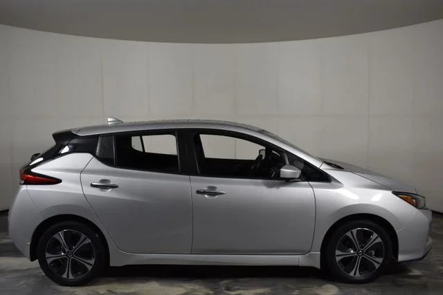 Used 2022 Silver Nissan SV Plus image 11