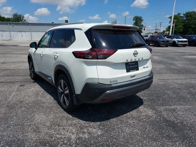 Used 2023 White Nissan SL image 8