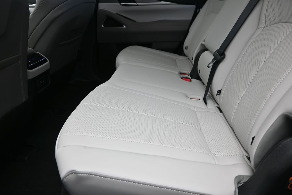 New 2027 RADIANT WHITE INFINITI Luxe FWD image 17