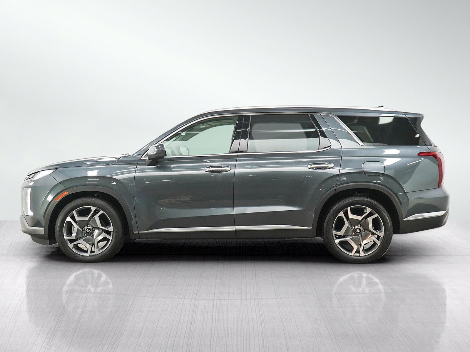 Used 2023 Hyundai Palisade Limited with VIN KM8R5DGE1PU512009 for sale in Minneapolis, Minnesota