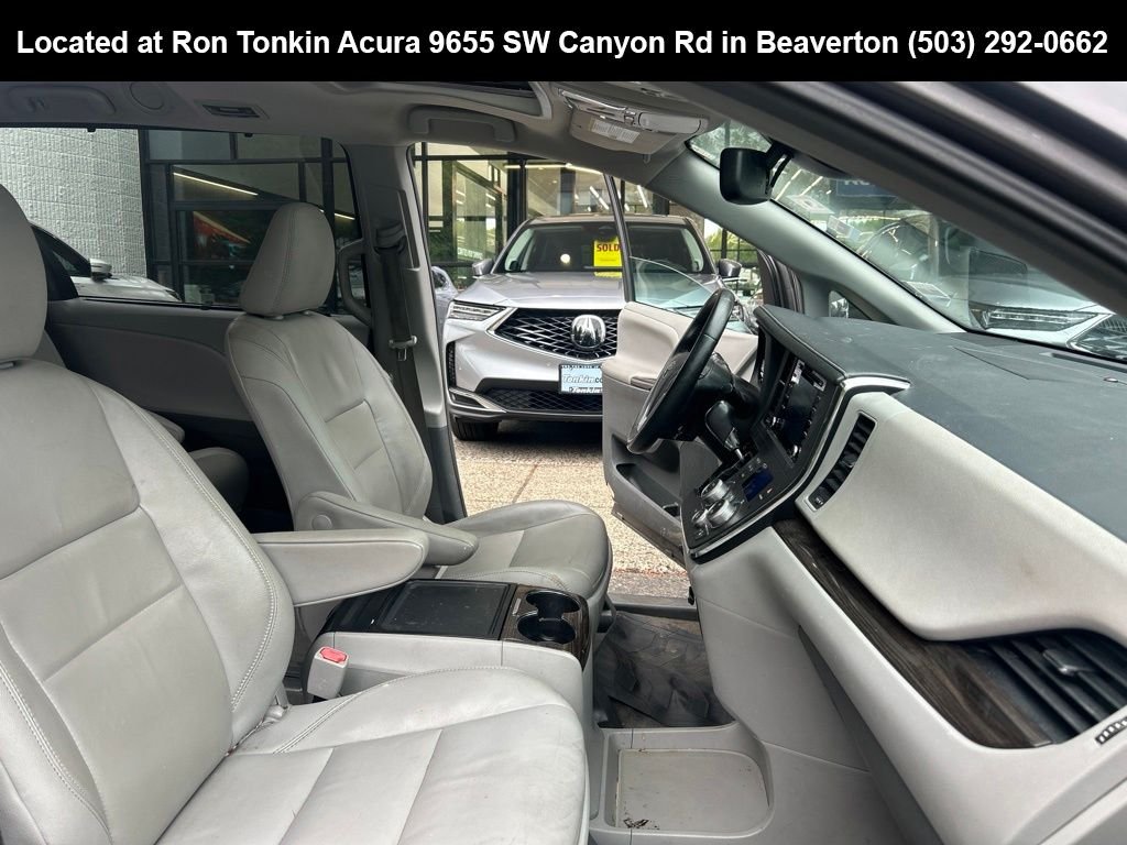 Used 2018 Predawn Gray Mica Toyota XLE image 15