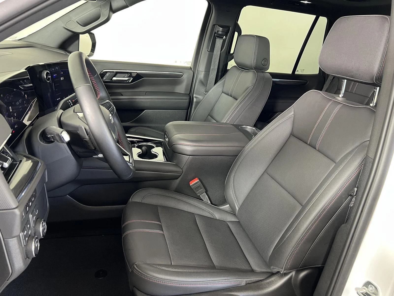 Used 2025 Iridescent Pearl Tricoat Chevrolet RST image 5