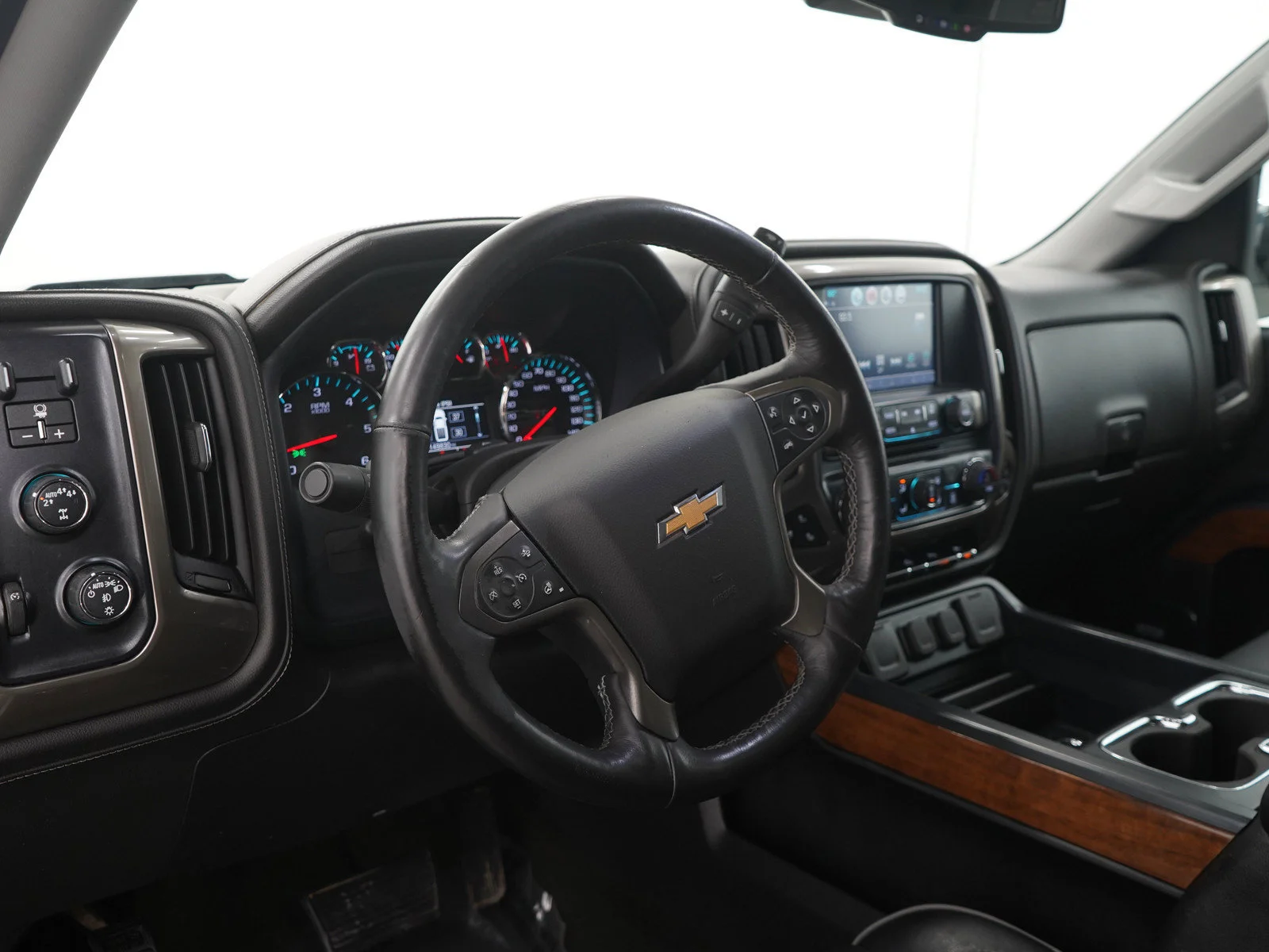 Used 2018 GRAPHITE METALLIC Chevrolet High Country image 25