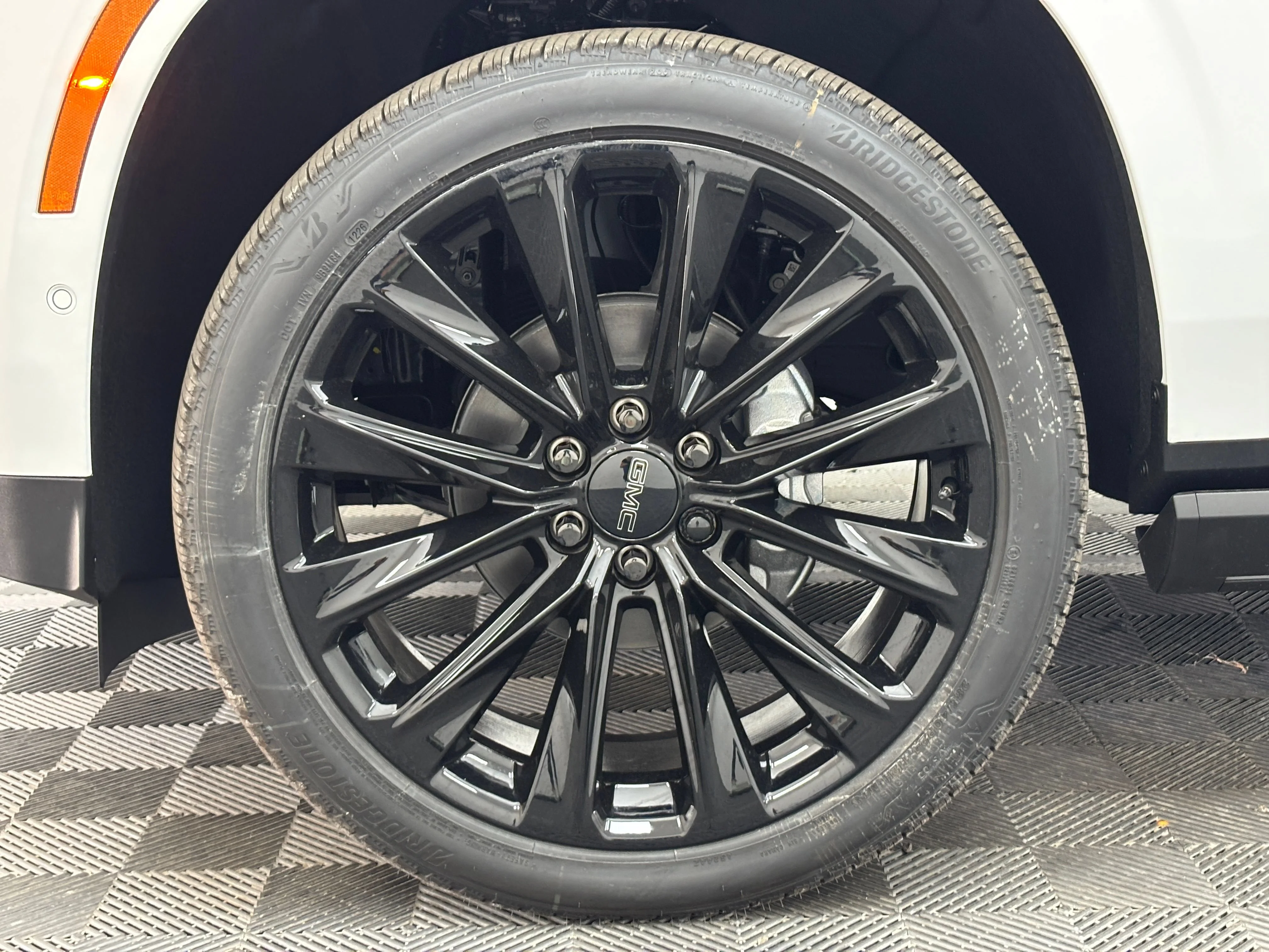 2026 GMC Yukon XL Denali - Photo 19