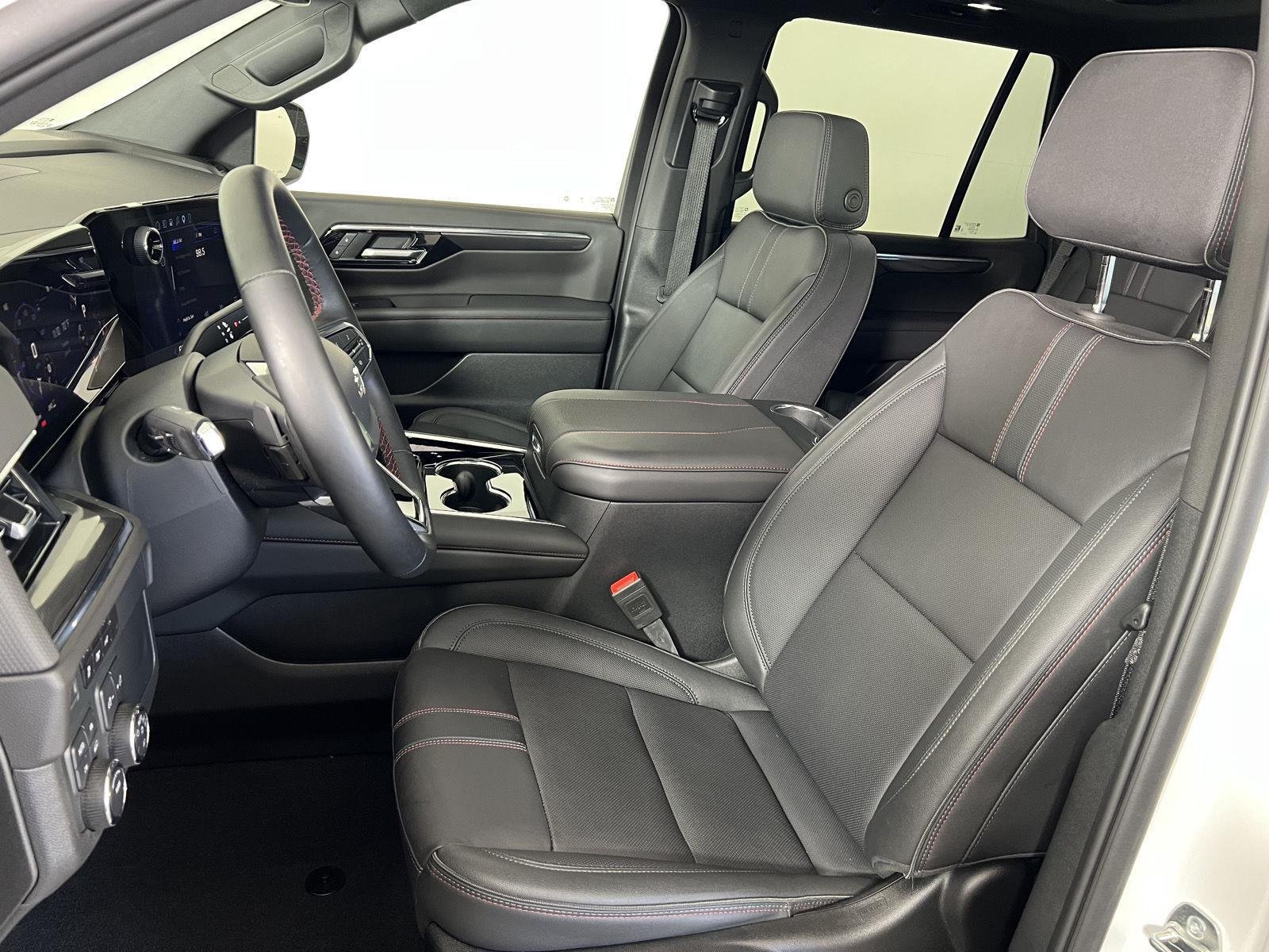 Used 2025 Iridescent Pearl Tricoat Chevrolet RST image 5