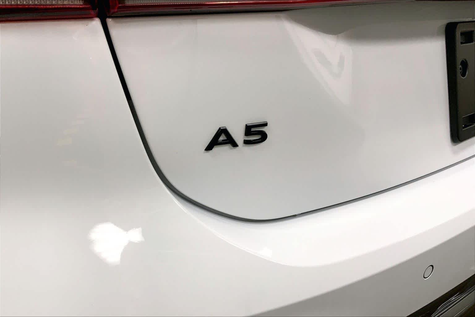 Used 2025 Glacier White Metallic Audi Premium Plus image 33