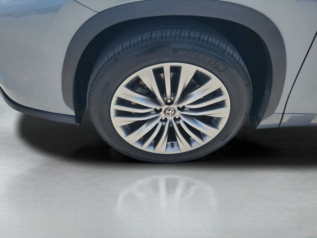 Used 2022  Toyota Platinum image 27