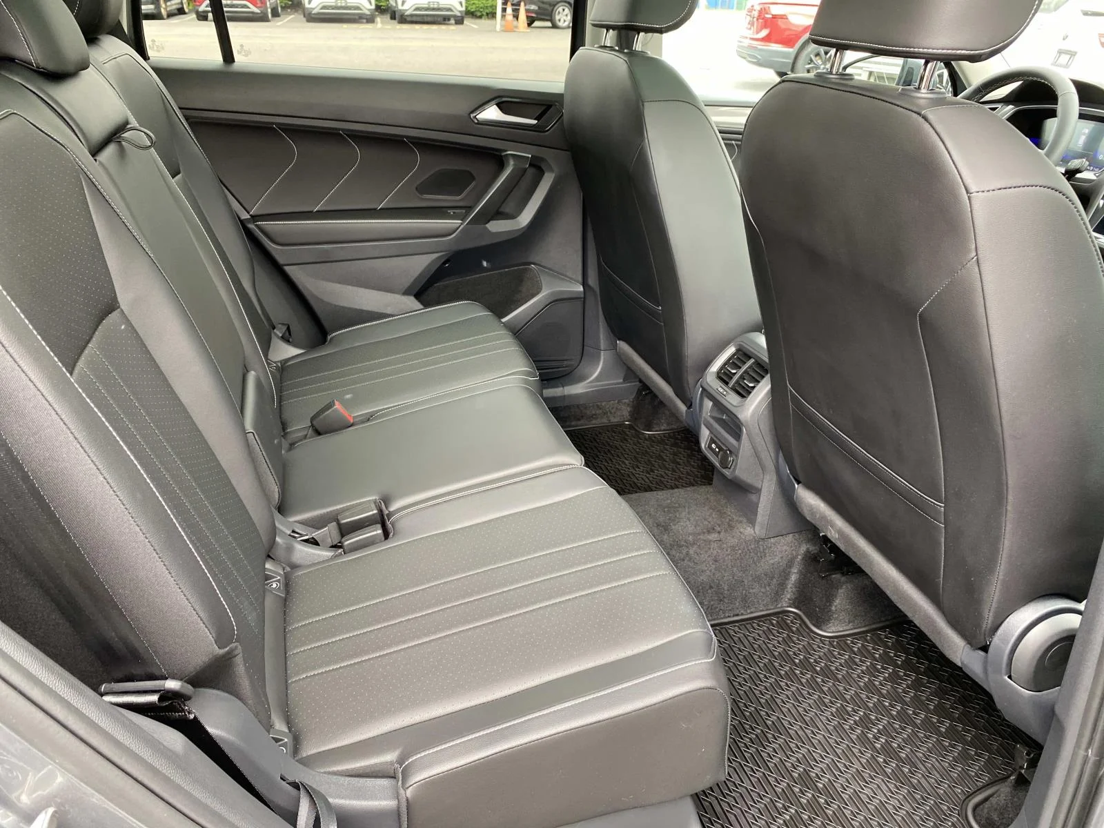 Certified Used 2024 Platinum Gray Metallic Volkswagen 2.0T SE 4MOTION image 26