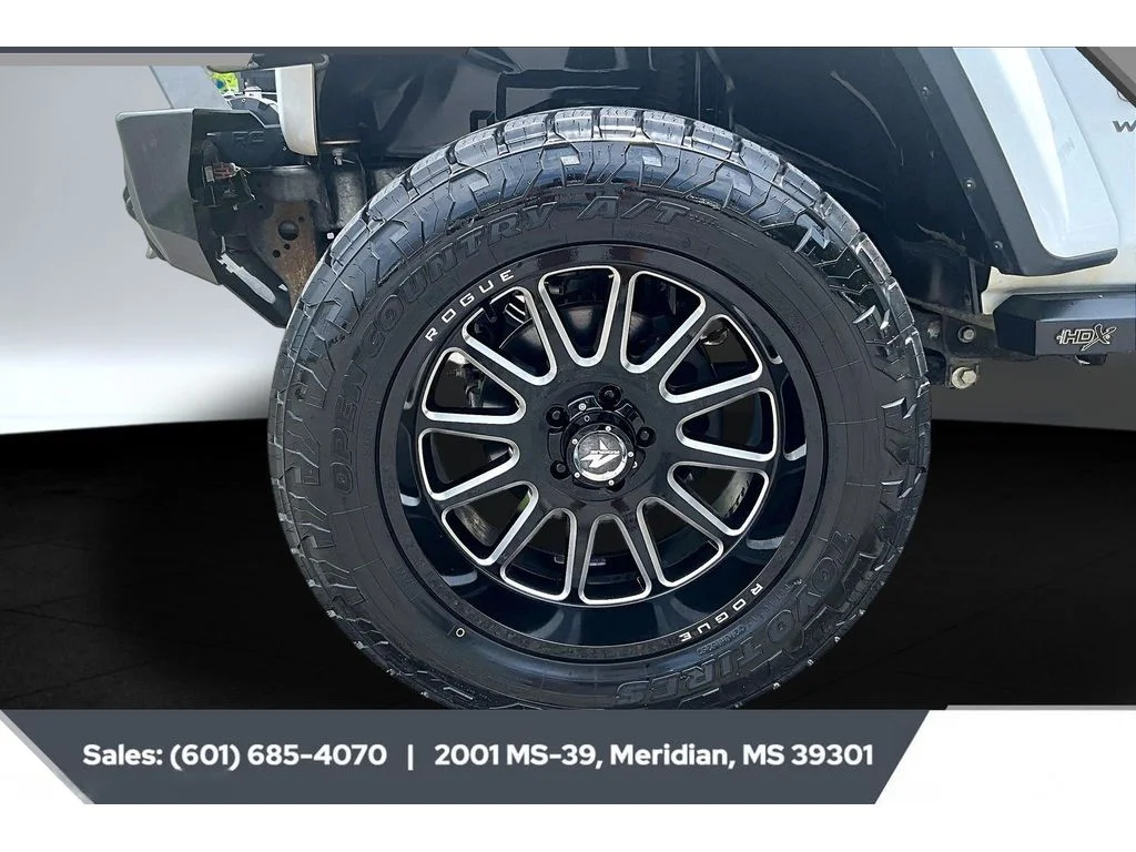 Used 2018 Bright White Clearcoat Jeep Unlimited Sahara image 7