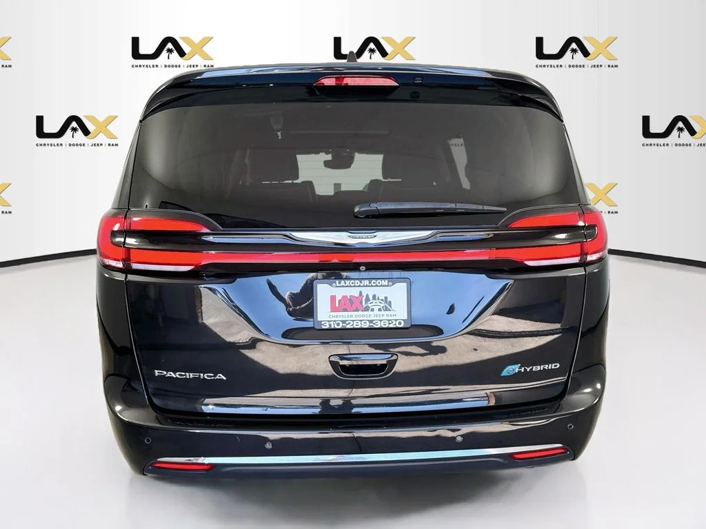 Used 2022 Black Chrysler Limited image 6