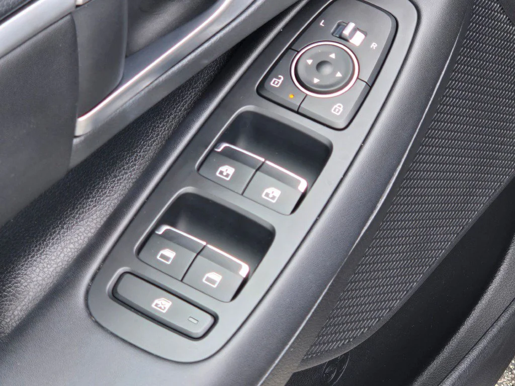 Used 2024 Black Hyundai SEL image 18