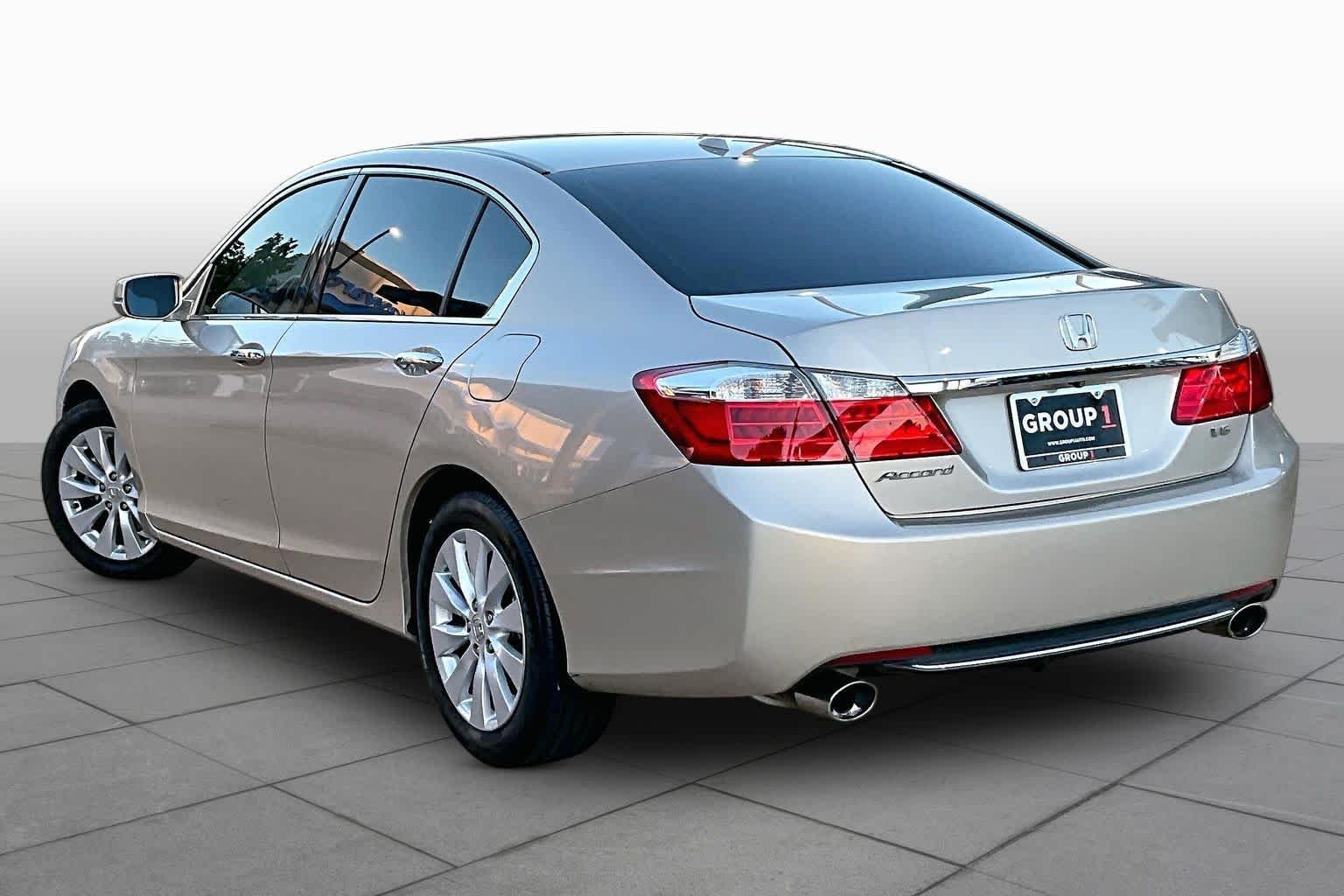 Used 2015 Champagne Frost Pearl Honda EX-L image 12