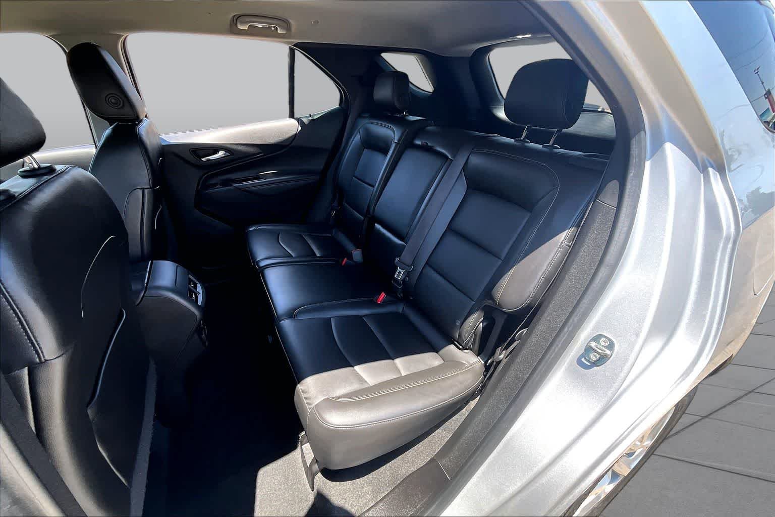 Used 2018 Silver Ice Metallic Chevrolet Premier image 21