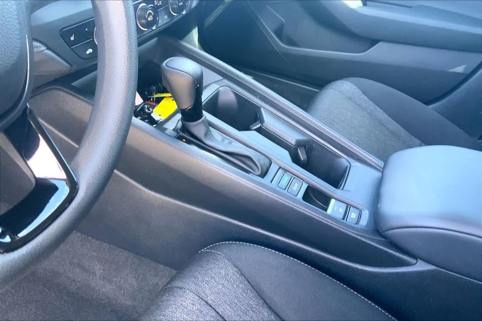 Used 2025 Meteorite Gray Metallic Honda SE image 16