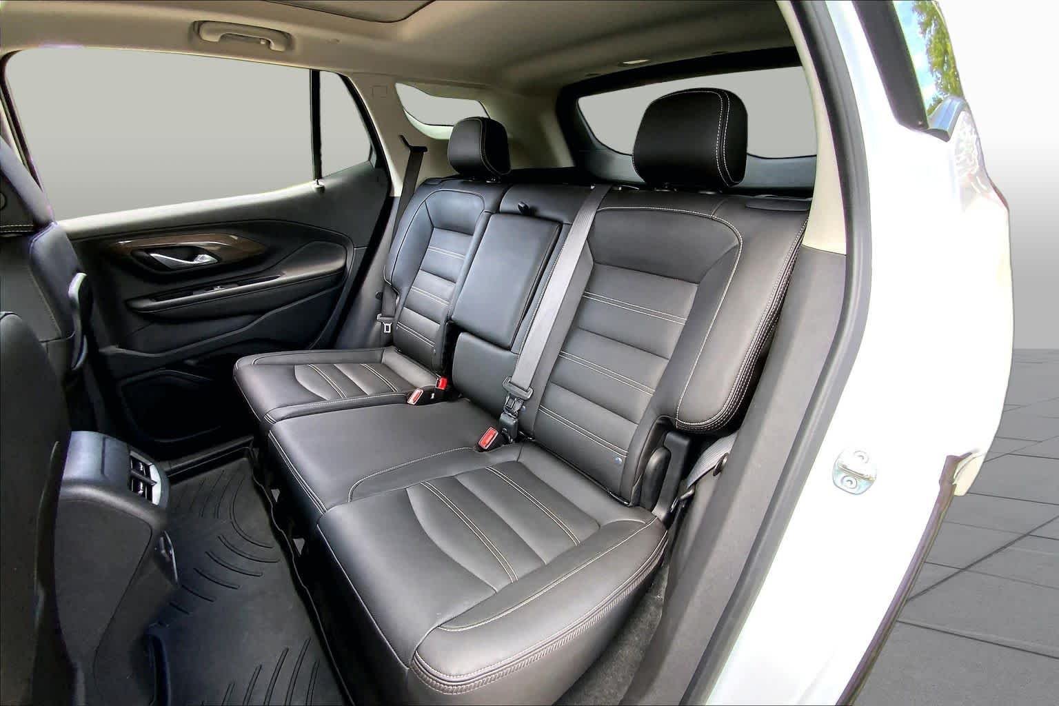 Used 2023 White Frost Tricoat GMC Denali image 21