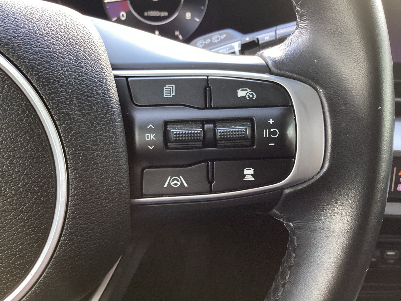 Used 2023 White Kia SX image 20
