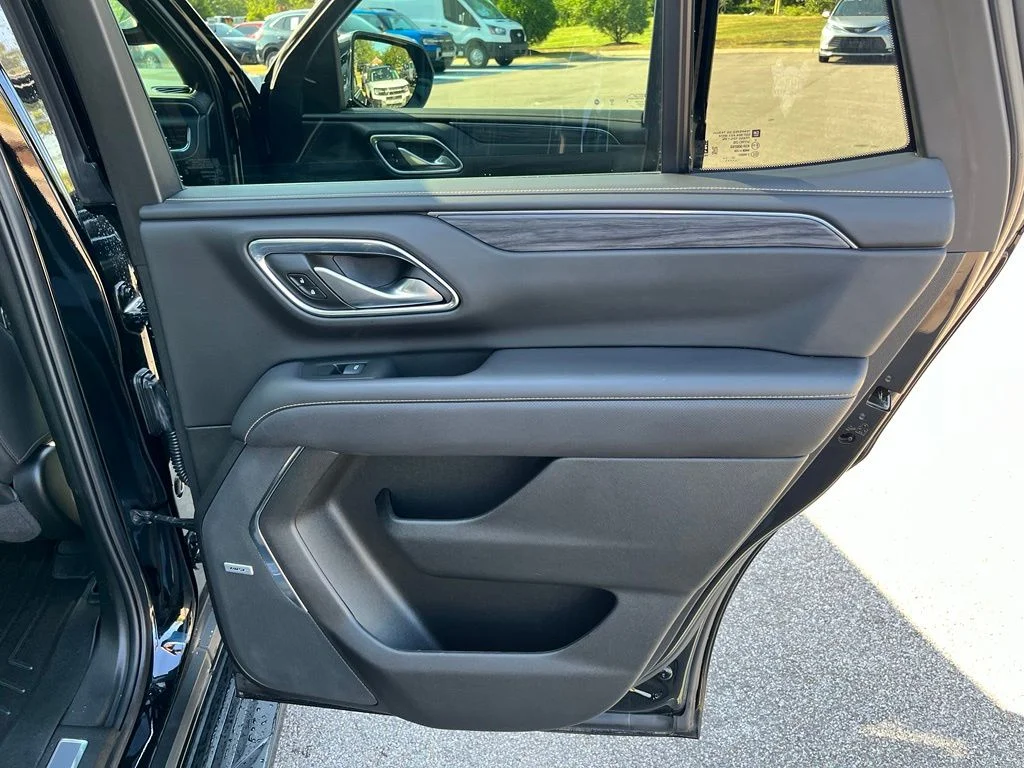 Used 2022 Black GMC SLT image 9