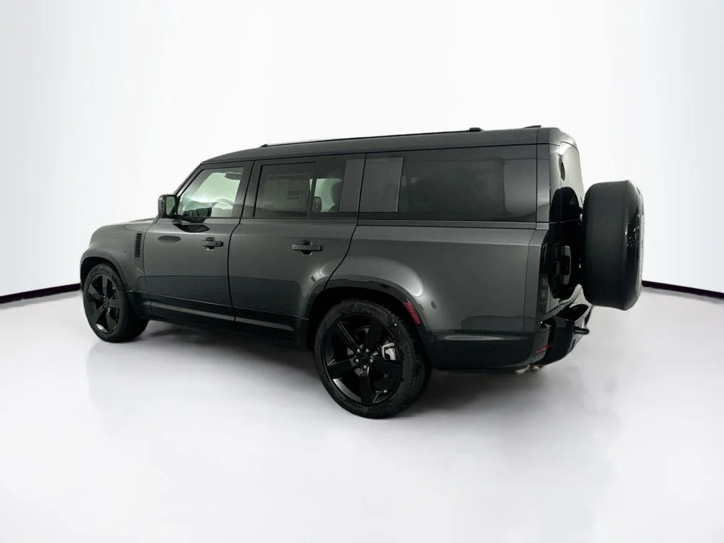 New 2026 Carpathian Grey Land Rover X-Dynamic SE image 7