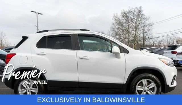 Used 2020 SUMMIT WHITE Chevrolet LT image 5