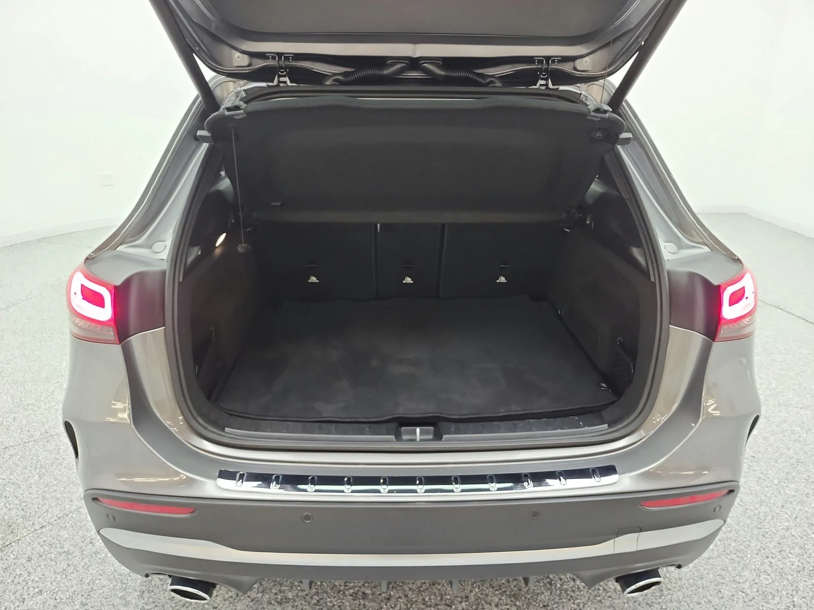 Used 2021 Mountain Grey Metallic Mercedes-Benz AMG® GLA 35 4MATIC SUV image 18