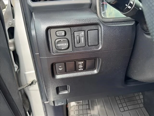 Used 2016 Silver Toyota SR5 Premium image 18