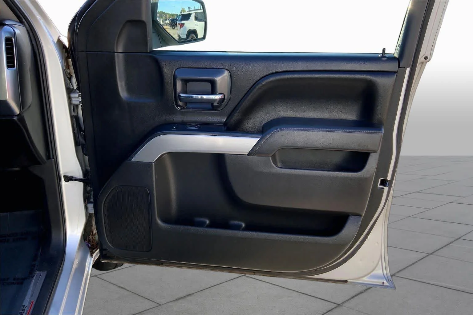Used 2016 Silver Ice Metallic Chevrolet LT image 20