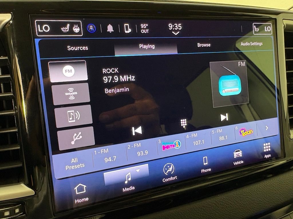 Used 2024 Silver Chrysler Touring L image 27