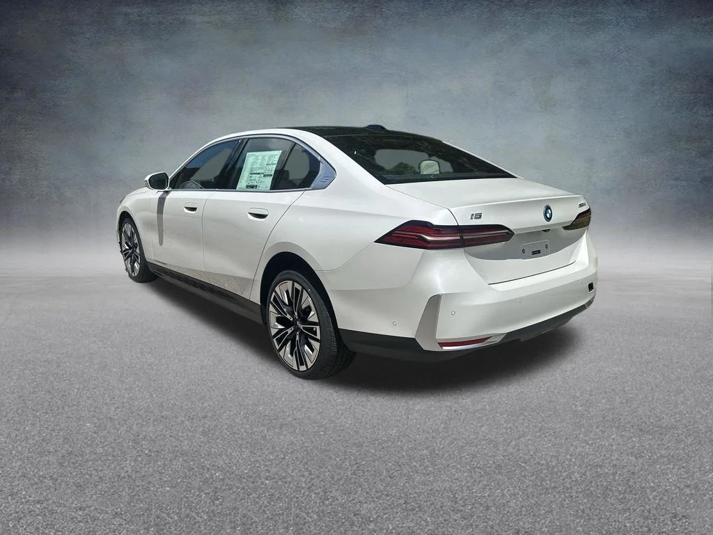 Used 2026 White BMW xDrive40 image 7