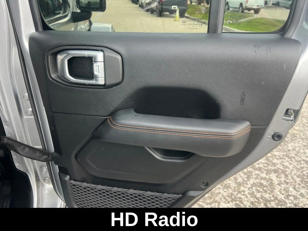 Used 2021 Silver Jeep Mojave image 15