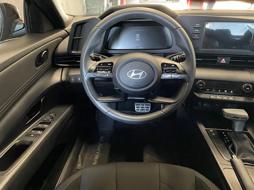 Used 2025 Gray Hyundai SEL Sport image 13