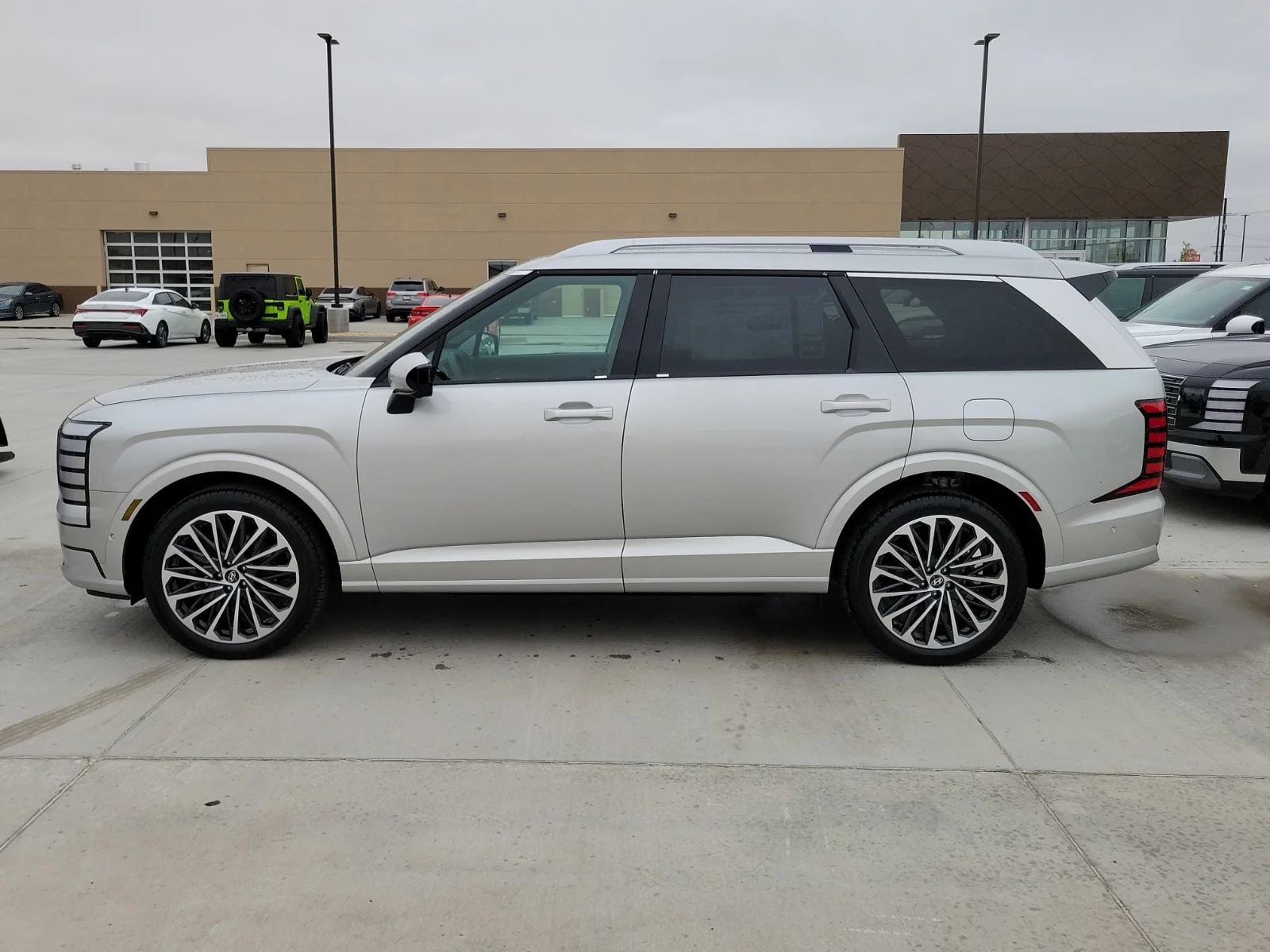New 2027 Shimmer Silver Hyundai Calligraphy 4dr All-Wheel Drive image 2