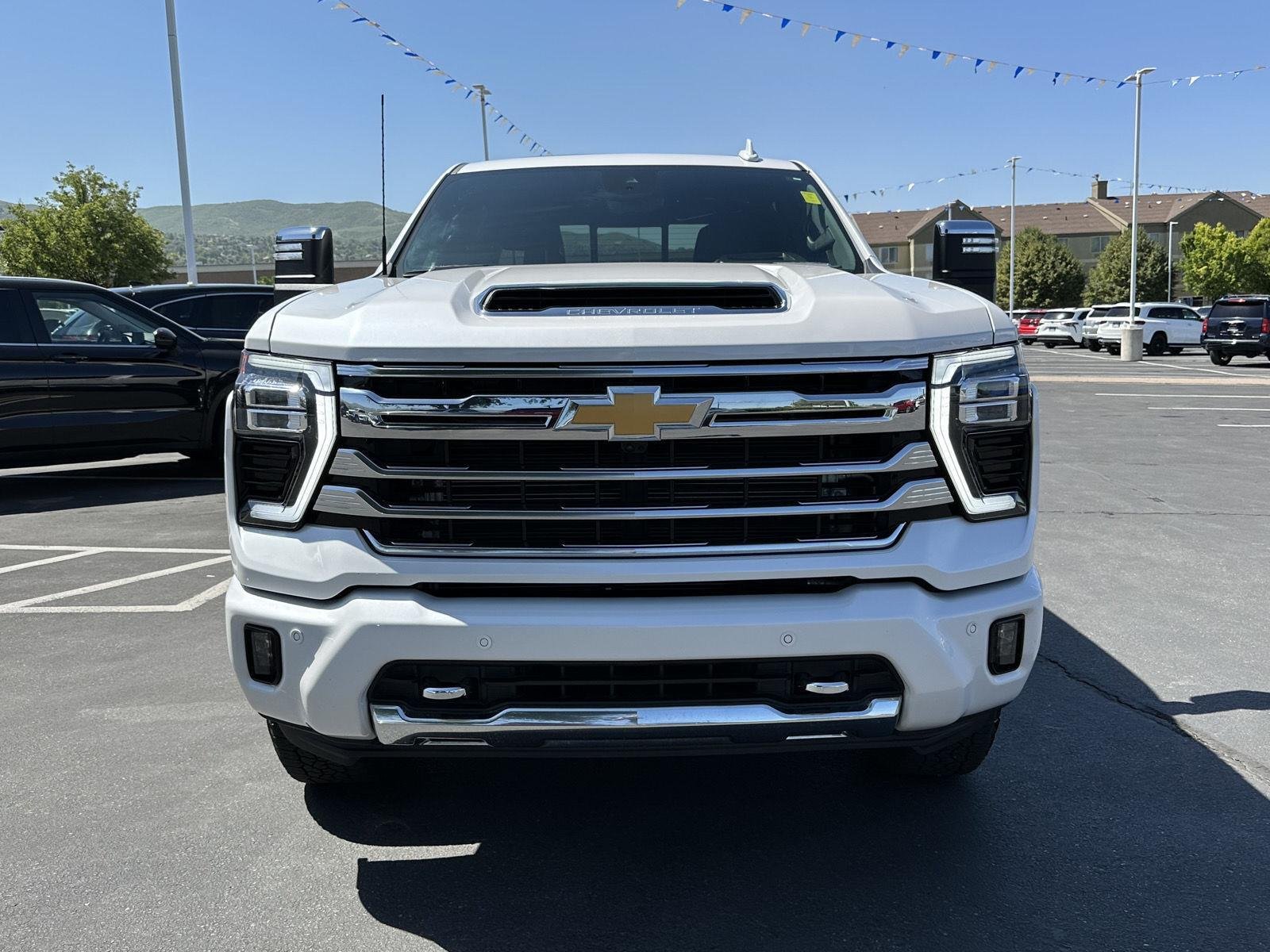 Certified Used 2025 Iridescent Pearl Tricoat Chevrolet High Country image 4