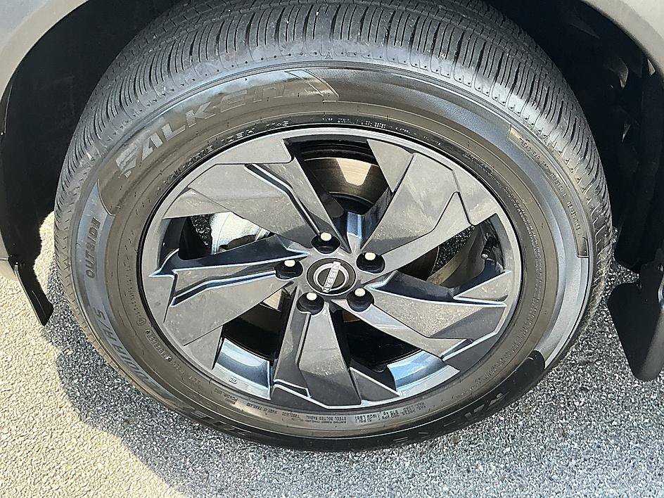 Used 2026 Boulder Gray Pearl Nissan SV image 10