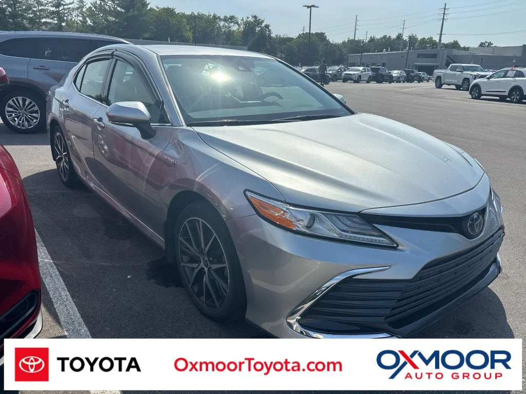 Used 2021 Silver Toyota XLE image 1