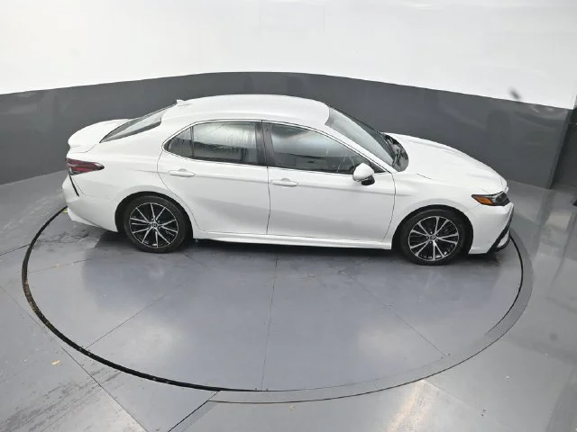 Used 2022 White Toyota SE image 30