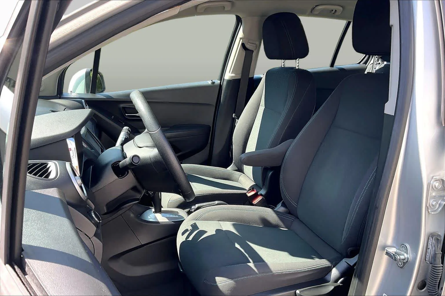 Used 2016 Silver Ice Metallic Chevrolet LS image 7