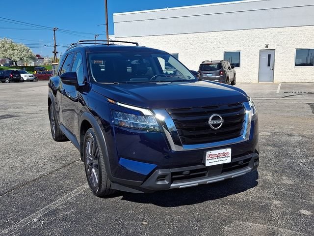 Used 2023 Blue Nissan SL image 2