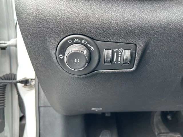 Used 2024 White Jeep Limited image 37