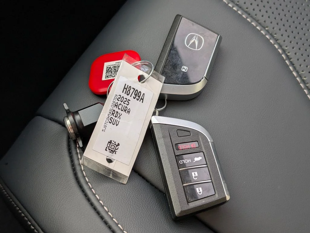 Used 2025  Acura Technology Package image 39