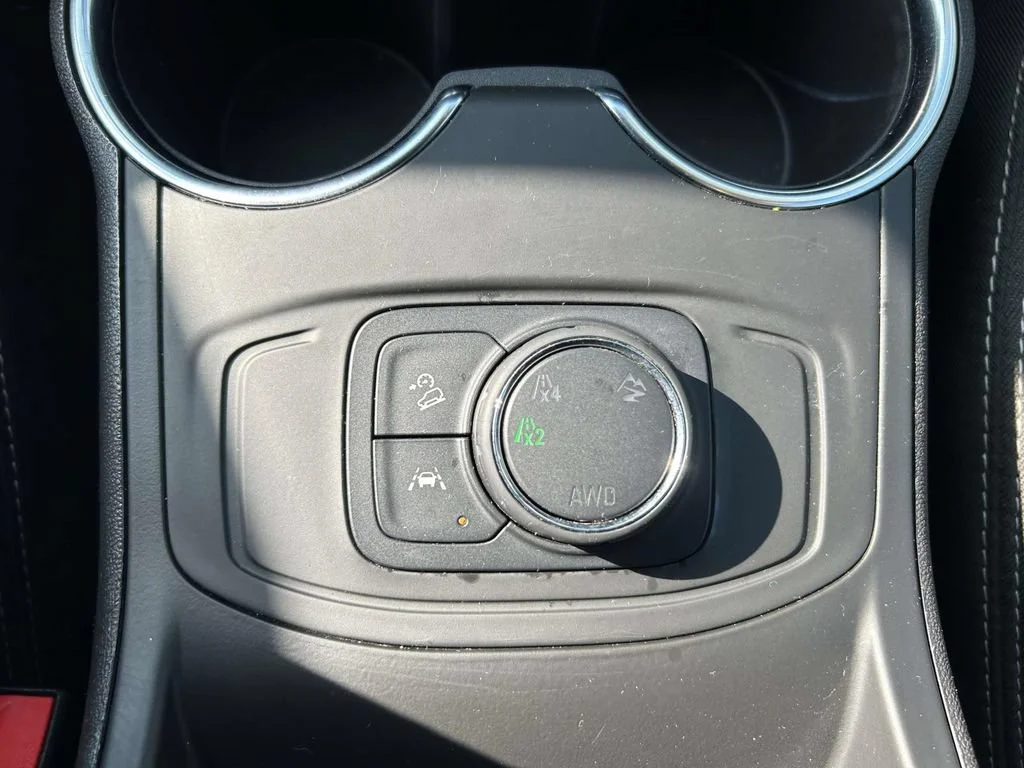 Used 2024 Riptide Metallic GMC SLE image 21