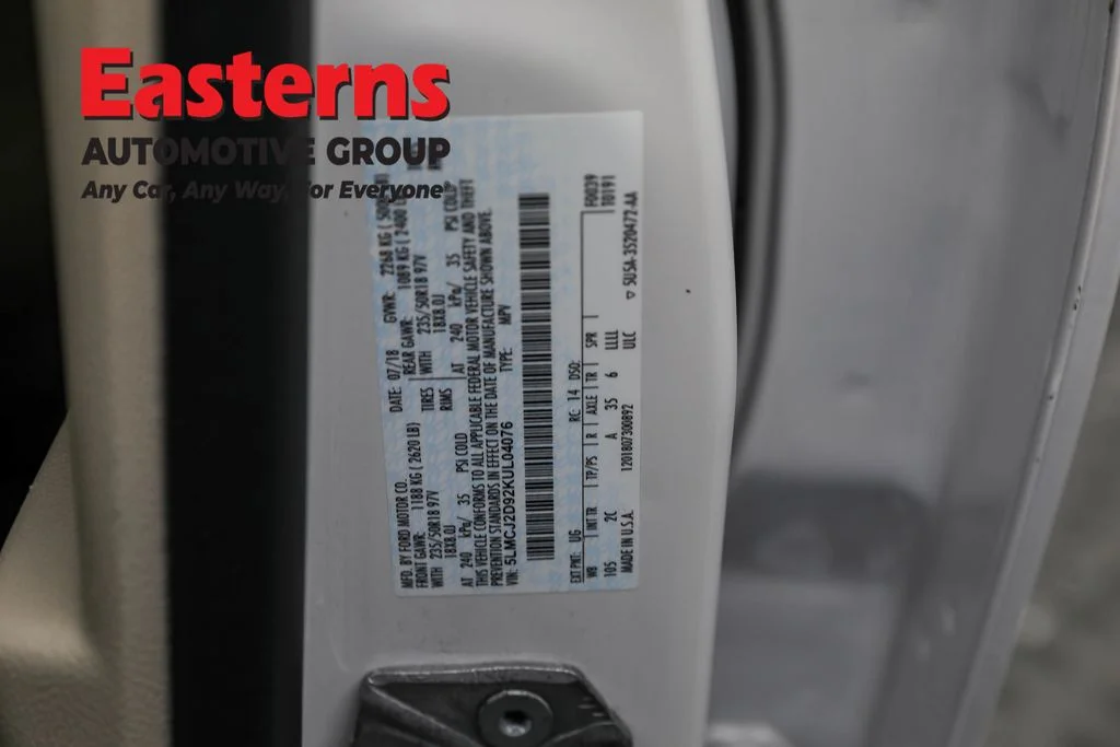 Used 2019 White Lincoln Select image 34