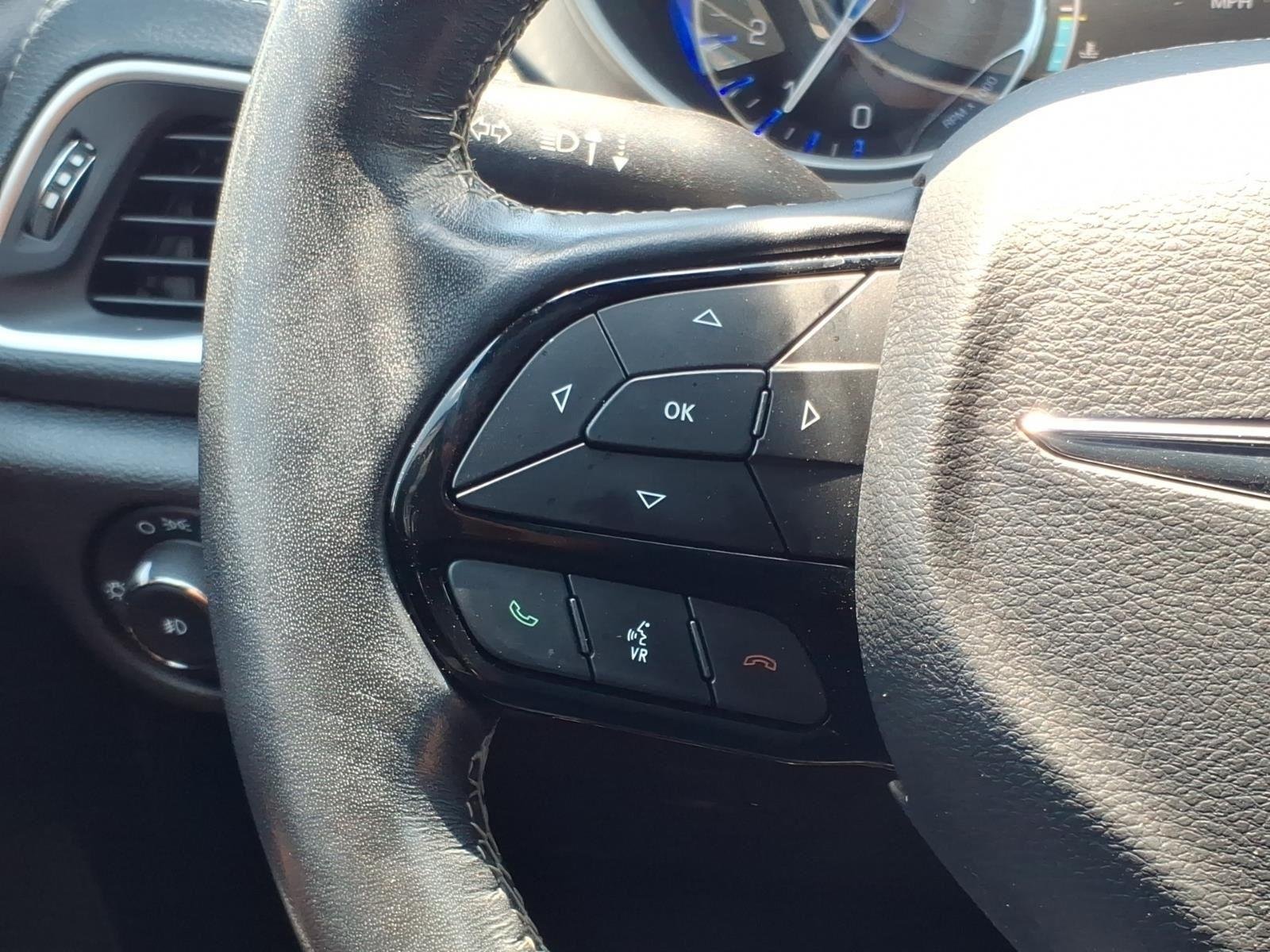 Used 2021 Ceramic Gray Clearcoat Chrysler Touring L image 27