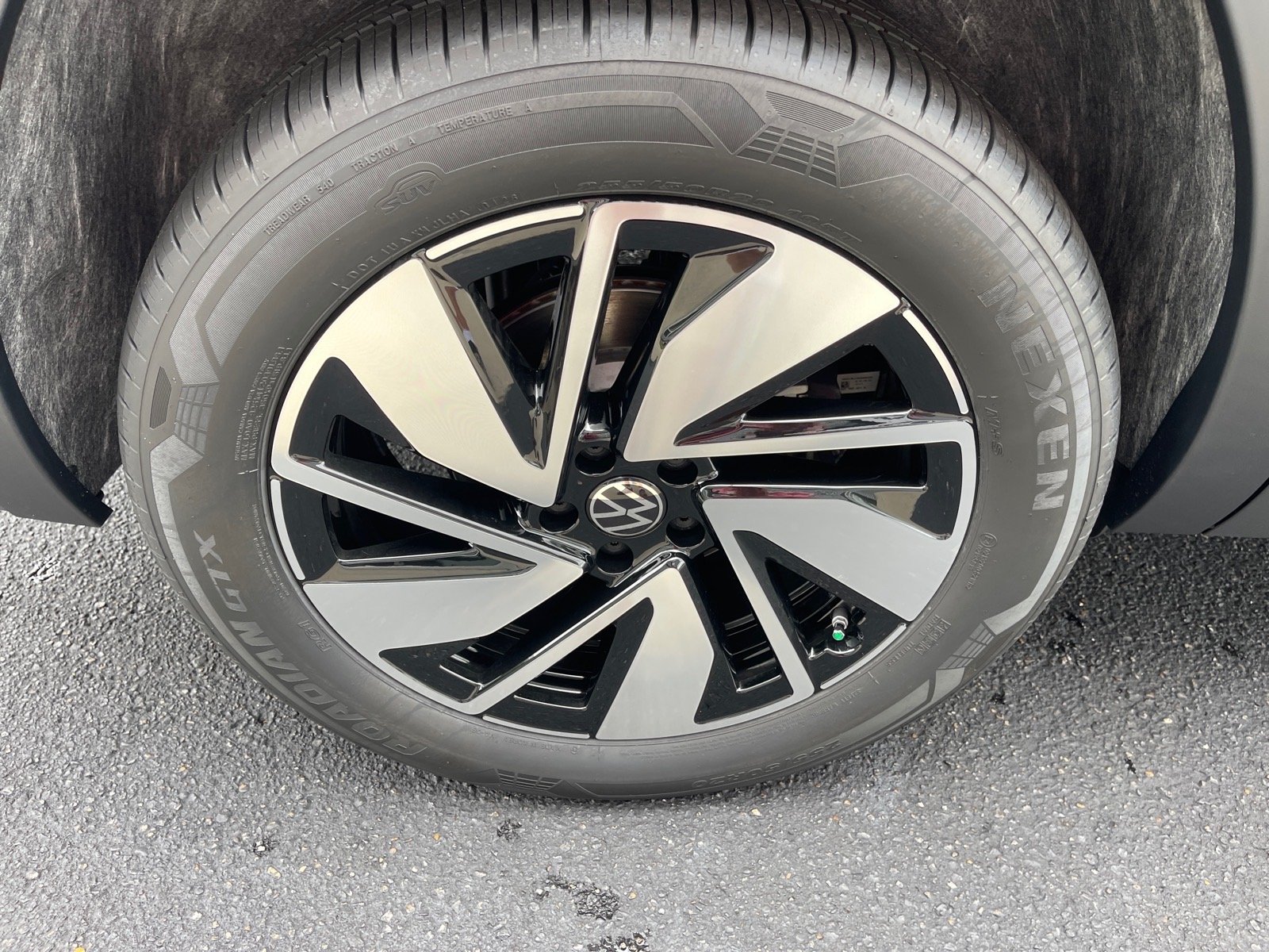 New 2026 Deep Black Pearl Volkswagen SE image 20