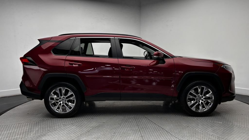 Used 2021 Red Toyota XLE Premium image 39